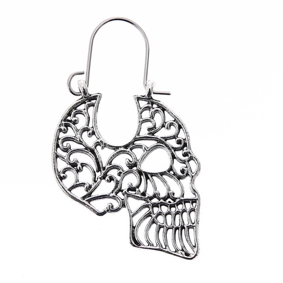 ONE LEFT! 🖤 Filigree sugar💀skull drop earrings - Picture 5 of 7